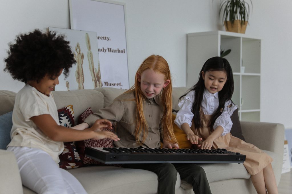 kids with piano